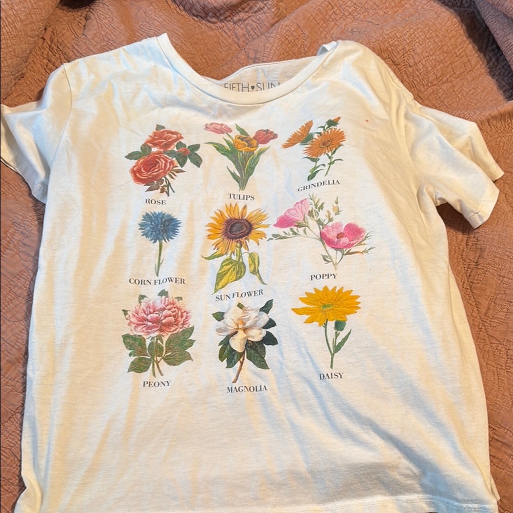 Fifth Sun White Floral Graphic Short Sleeve Tee